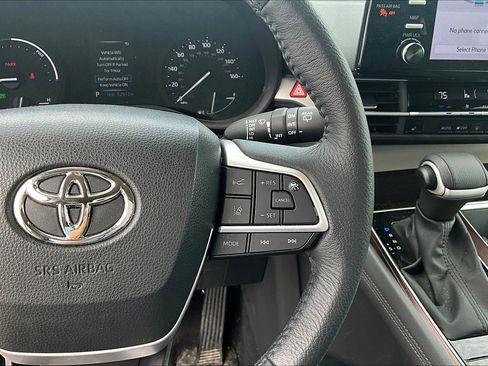 Used 2023 Toyota Sienna XLE image 23