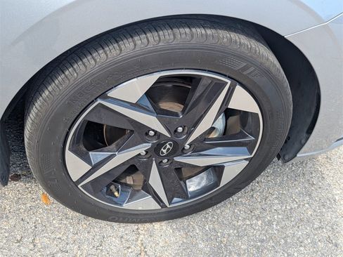 Certified 2023 Hyundai Elantra SEL w/ Convenience Package image 20