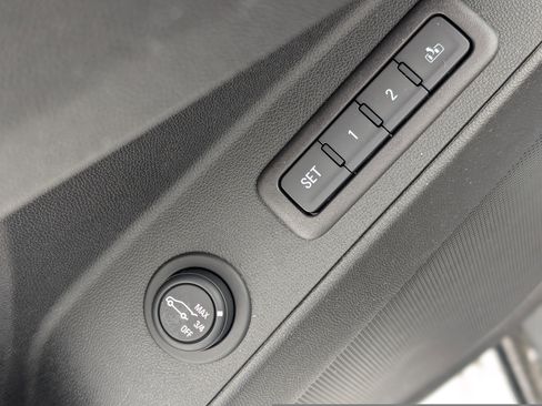 Used 2018 Chevrolet Equinox Premier image 30