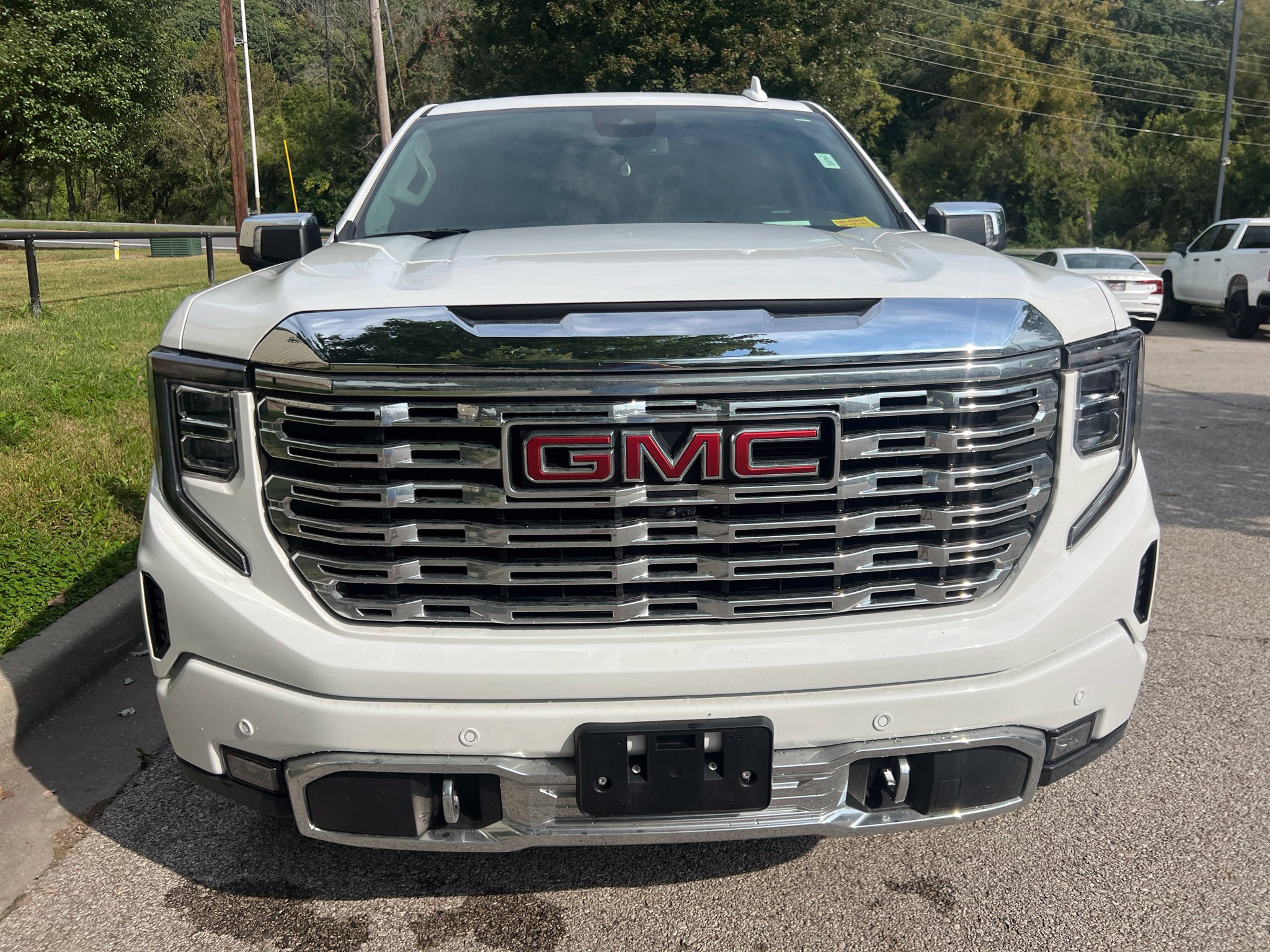 Used 2023 GMC Sierra 1500 Denali AWD/4WD image 2
