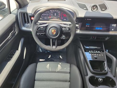 New 2026 Porsche Cayenne Coupe image 22