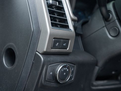 Used 2020 Ford Expedition XLT w/ Equipment Group 202A AWD/4WD image 22