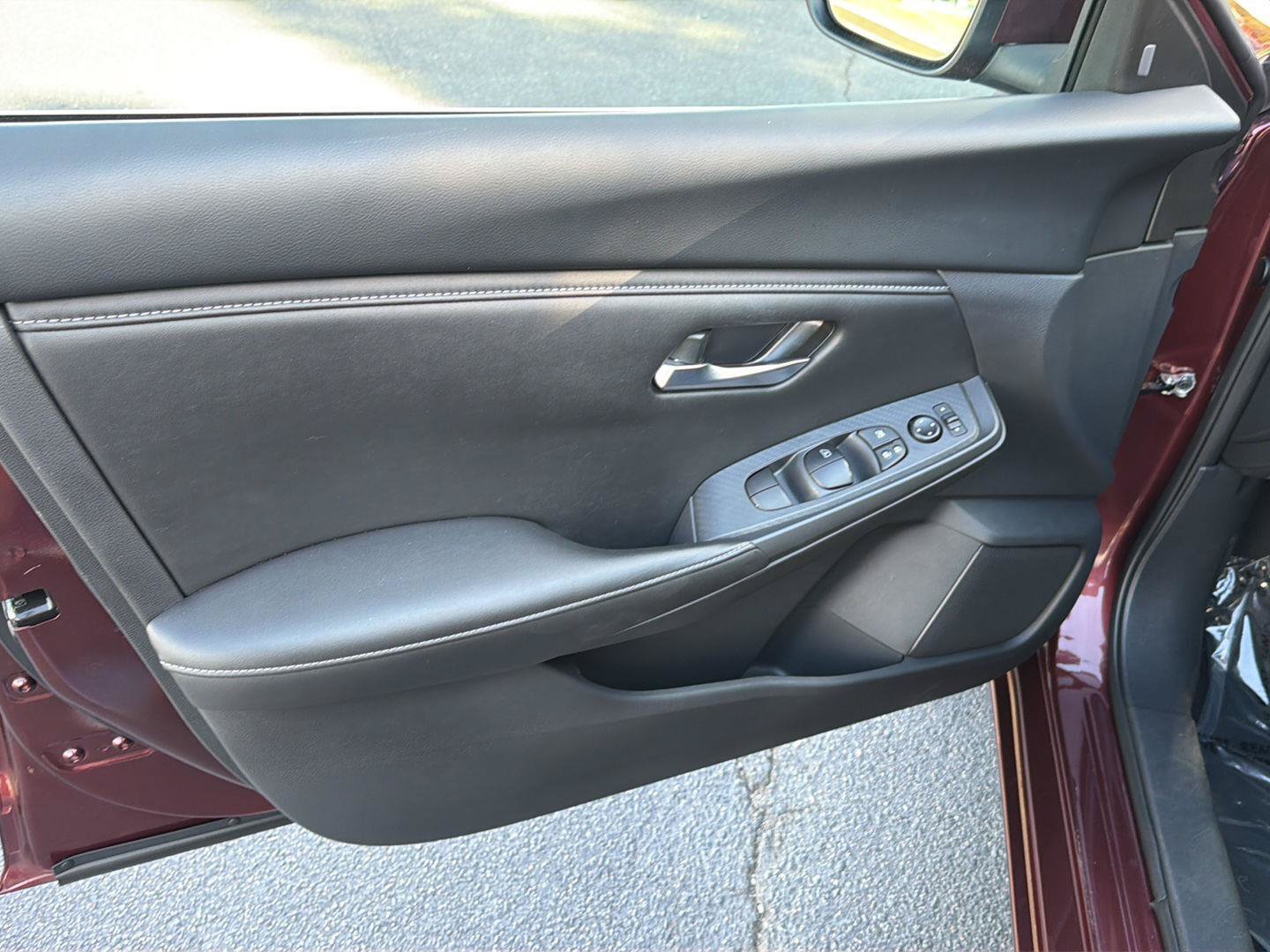 Used 2025 Nissan Sentra SV FWD image 16