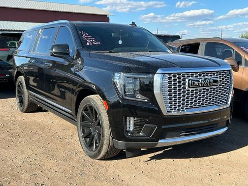 Used 2023 GMC Yukon XL Denali image 2