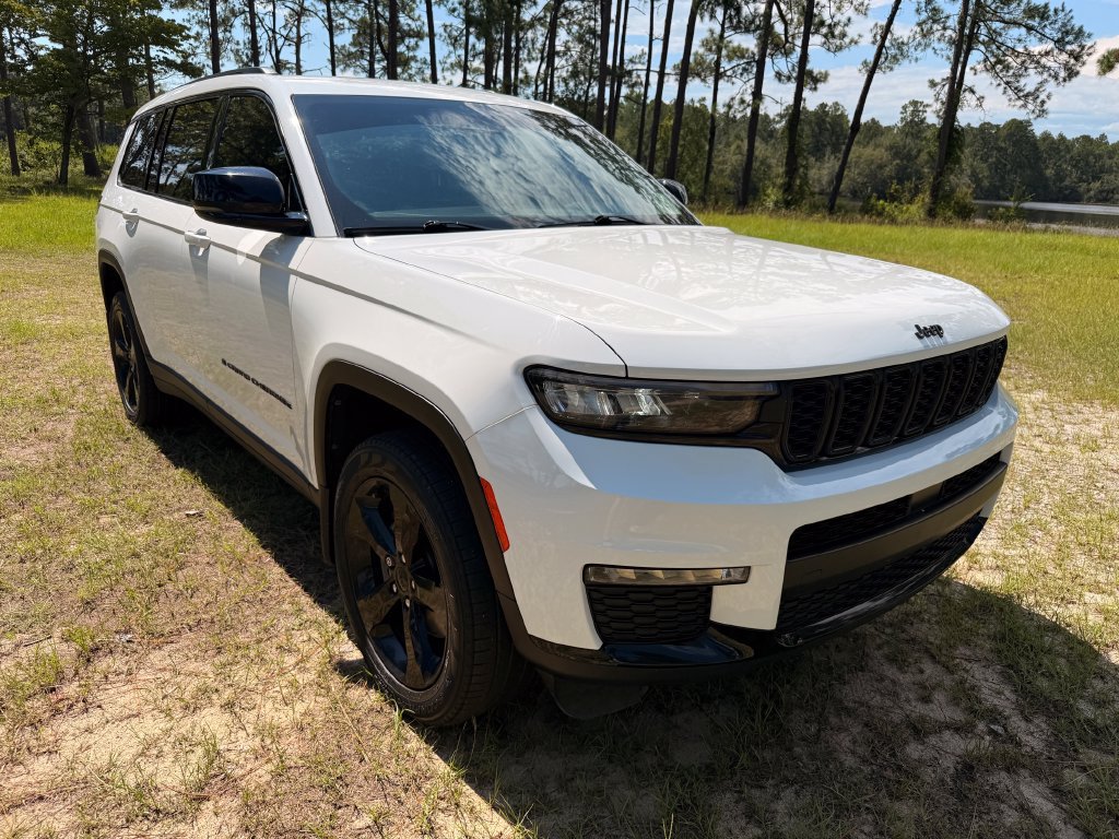 Used 2023 Jeep Grand Cherokee L Limited w/ Black Appearance Package RWD image 7