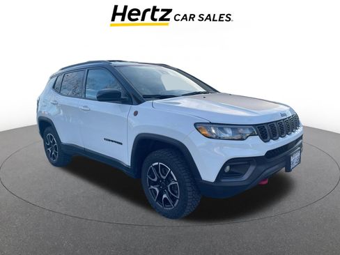 Used 2025 Jeep Compass Trailhawk image 1