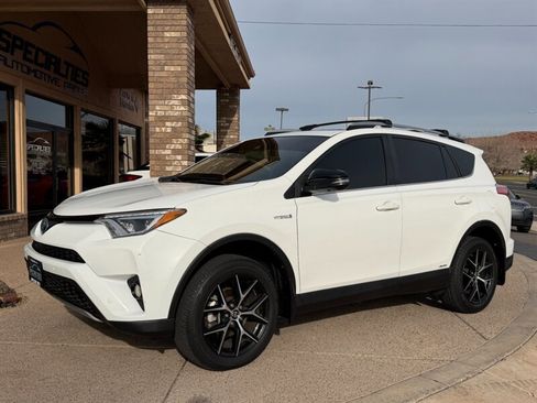 Used 2017 Toyota RAV4 SE image 8
