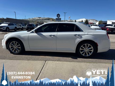 Used 2017 Chrysler 300 C AWD/4WD image 6