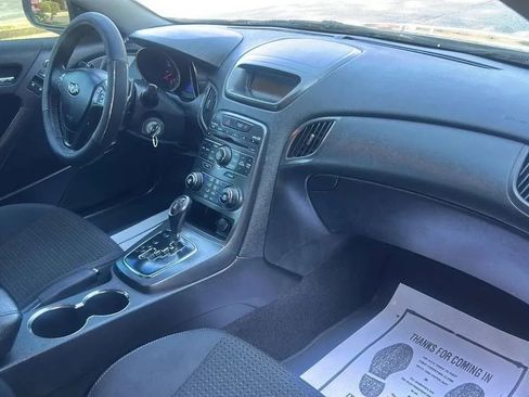 Used 2011 Hyundai Genesis 2.0T image 8