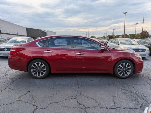 Used 2017 Nissan Altima 2.5 SV w/ Convenience Package FWD image 14