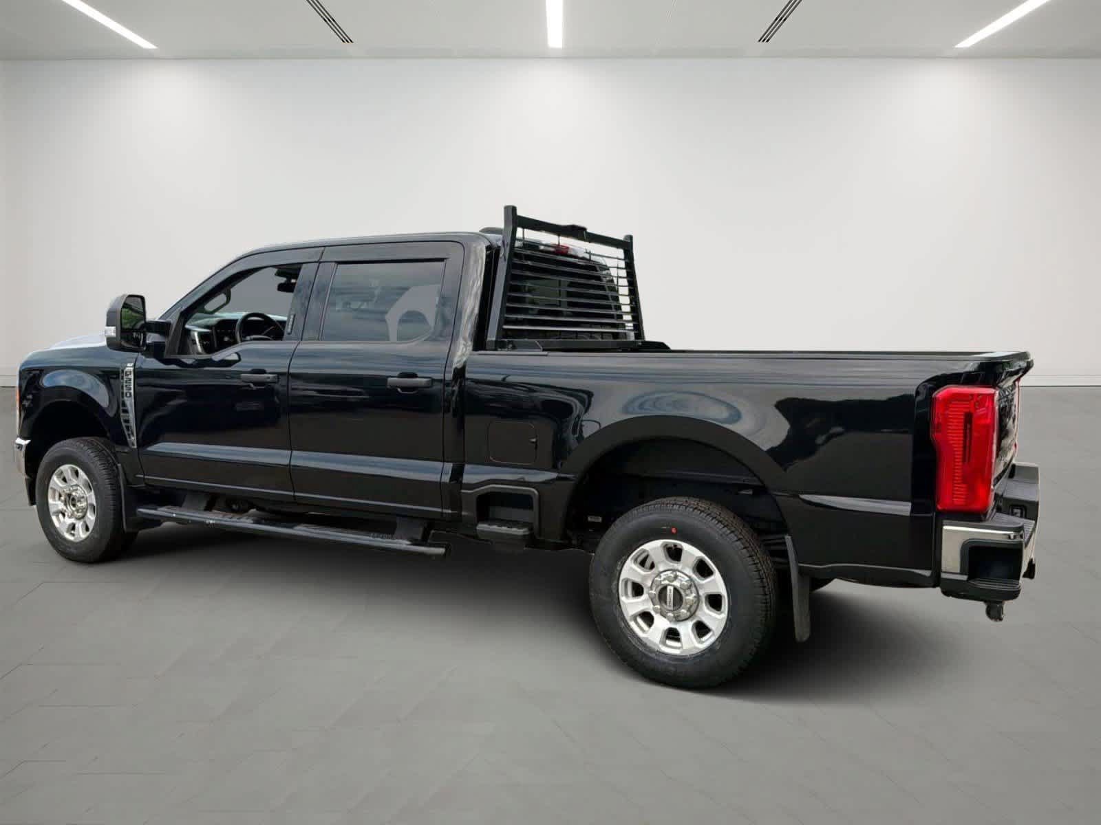 Used 2023 Ford F250 XLT w/ Snow Plow Prep Package AWD/4WD image 3