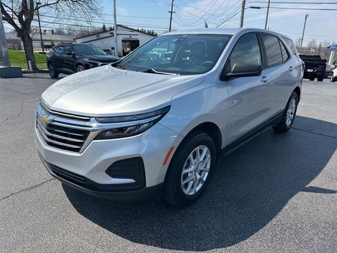 Used 2022 Chevrolet Equinox LS w/ LS Convenience Package image 4