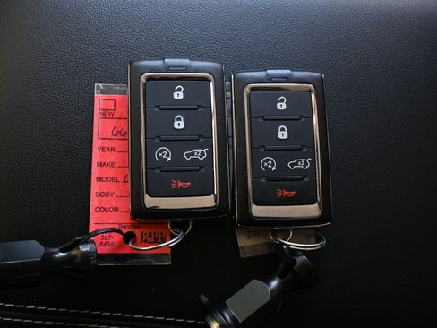 Used 2023 Jeep Grand Cherokee 4WD 4xe w/ Luxury Tech Group II image 39