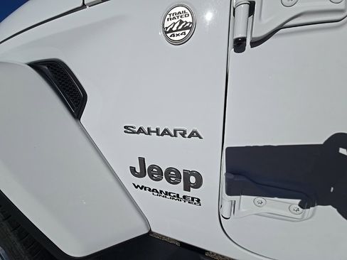Used 2018 Jeep Wrangler Unlimited Sahara image 14