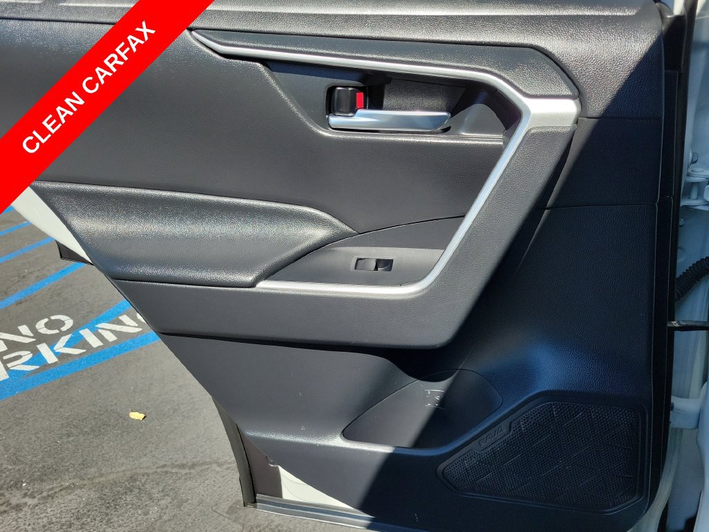 Used 2021 Toyota RAV4 XLE w/ Carpet Mat Package (TMS) FWD image 17