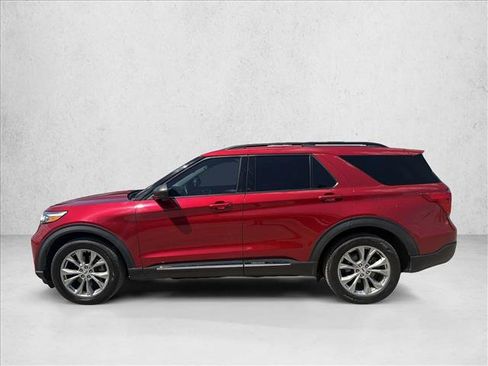 Used 2023 Ford Explorer XLT w/ Equipment Group 202A RWD image 2