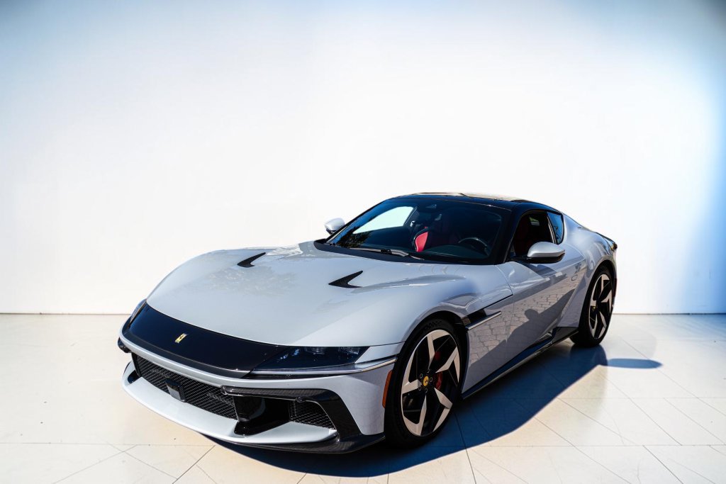 Certified 2025 Ferrari 12Cilindri RWD image 10