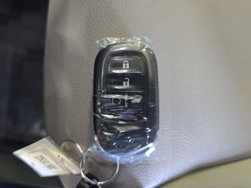 Used 2025 Honda Pilot Touring image 37
