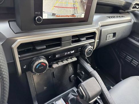 Certified 2025 Toyota Tacoma SR5 AWD/4WD image 15