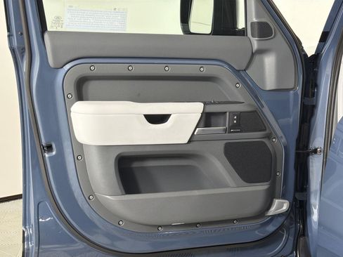 New 2025 Land Rover Defender 110 S image 21