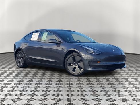 Used 2023 Tesla Model 3 Standard Range image 2
