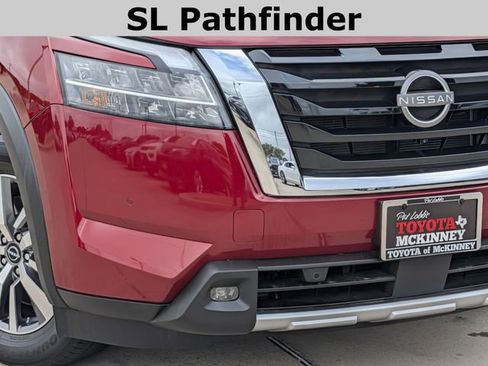 Used 2023 Nissan Pathfinder SL AWD/4WD image 3
