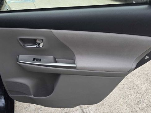 Used 2017 Toyota Prius V Three w/ Carpet Mat Package image 29