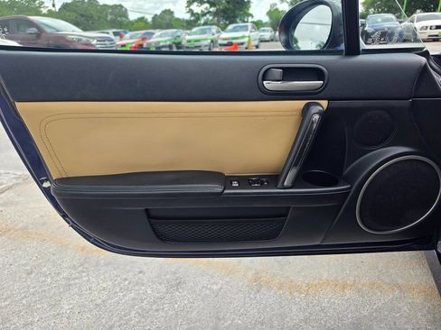 Used 2011 MAZDA MX-5 Miata Grand Touring w/ Premium Pkg RWD image 18