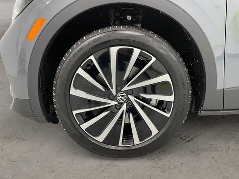 New 2025 Volkswagen ID.4 Pro image 12