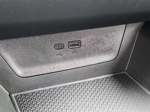 Used 2025 Chevrolet Equinox LT image 23