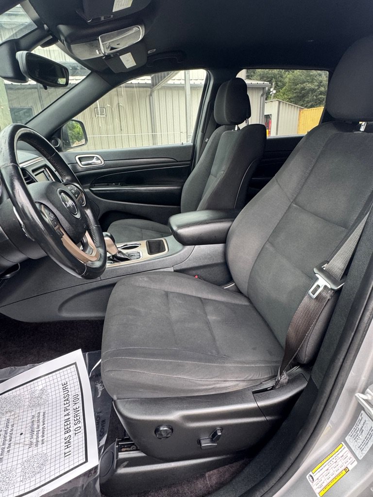 Used 2017 Jeep Grand Cherokee Laredo w/ Quick Order Package 2BE RWD image 7