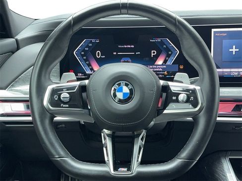 Used 2025 BMW 740i image 18