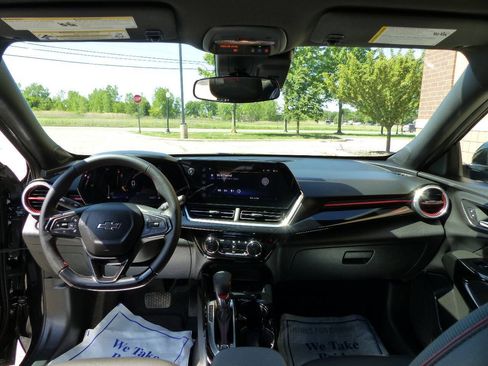 Used 2025 Chevrolet Trax RS w/ Driver Confidence Package FWD image 35