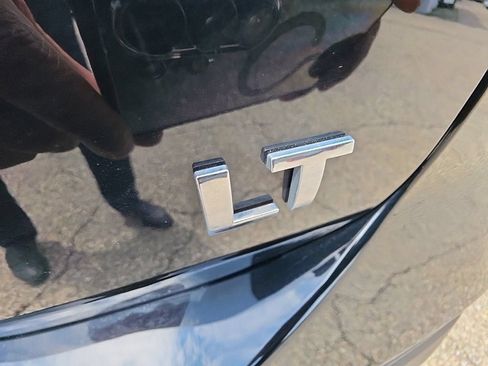 Used 2023 Chevrolet Equinox LT FWD image 33