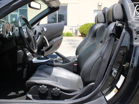 Used 2006 Nissan 350Z Touring RWD image 13