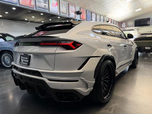 Used 2024 Lamborghini Urus Performante AWD/4WD image 9