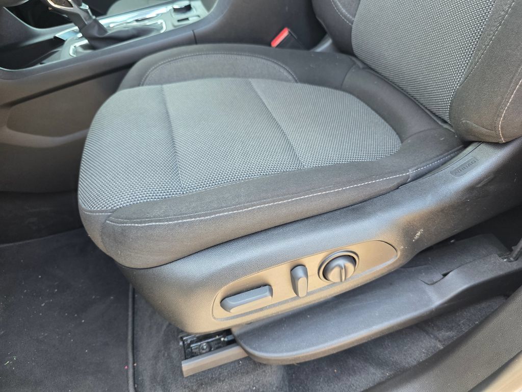 Certified 2023 Chevrolet Traverse LT FWD image 12