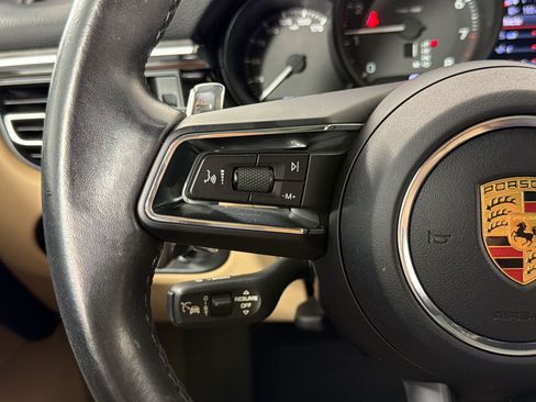 Certified 2023 Porsche Macan AWD/4WD image 16
