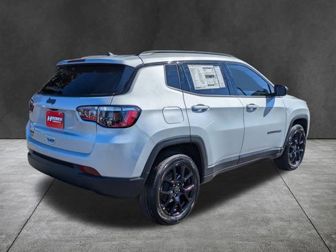 New 2026 Jeep Compass Latitude image 4