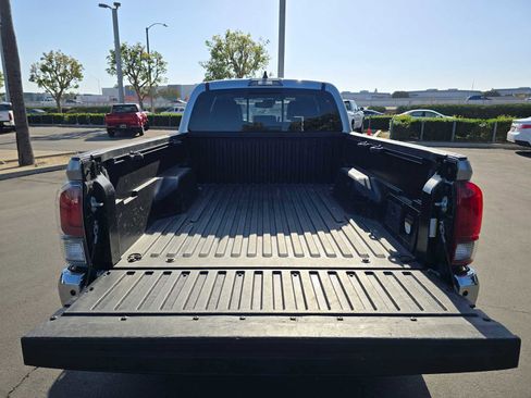 Used 2022 Toyota Tacoma TRD Sport w/ TRD Premium Sport Package RWD image 16