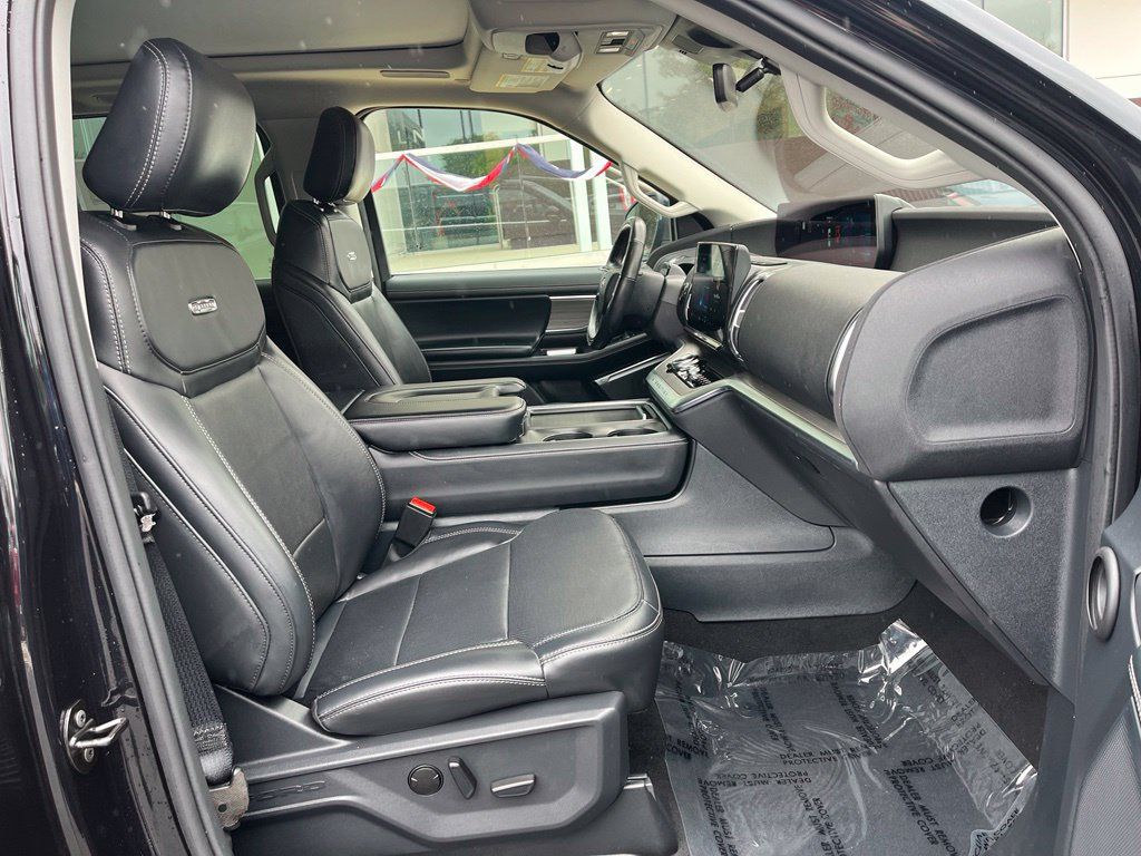 Used 2025 Ford Expedition Max Platinum w/ Driver's Package AWD/4WD image 21