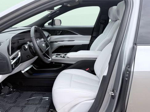 Used 2024 Cadillac Lyriq Luxury image 23