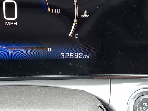 Used 2025 Chevrolet Trax LT FWD image 19