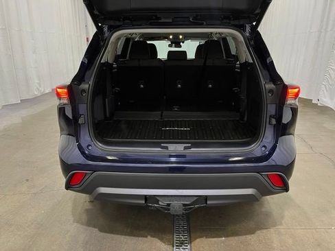 Certified 2021 Toyota Highlander LE AWD/4WD image 16