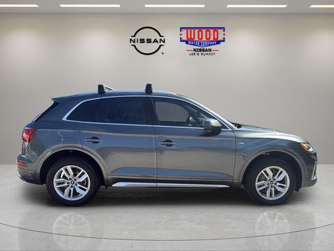 Used 2022 Audi Q5 2.0T Premium w/ Convenience Package AWD/4WD image 2