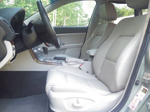Used 2009 Subaru Outback 2.5i Limited AWD/4WD image 25
