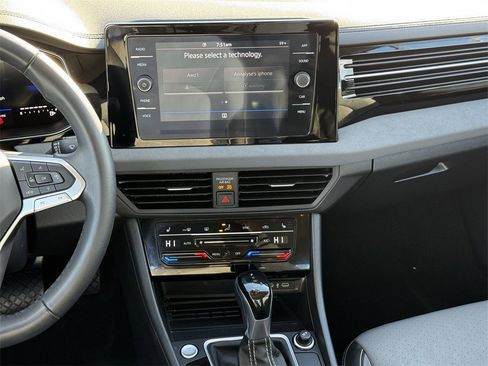 Used 2025 Volkswagen Jetta SE image 17