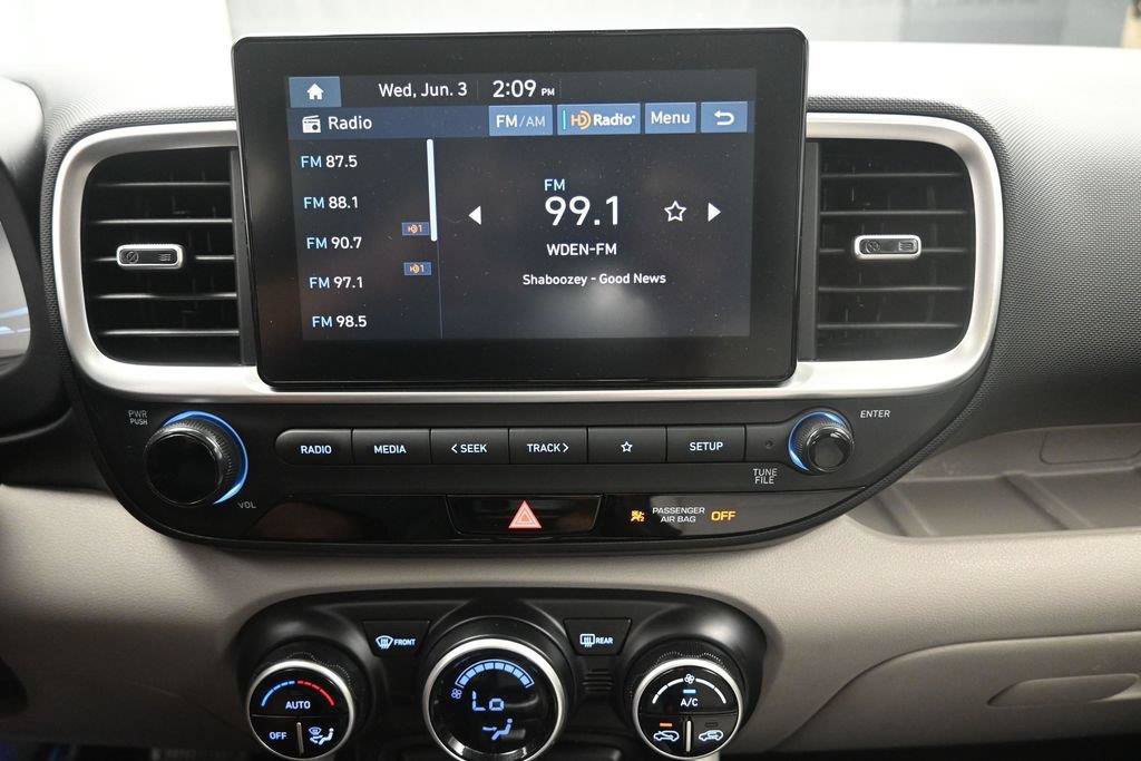 Used 2023 Hyundai Venue SEL FWD image 11