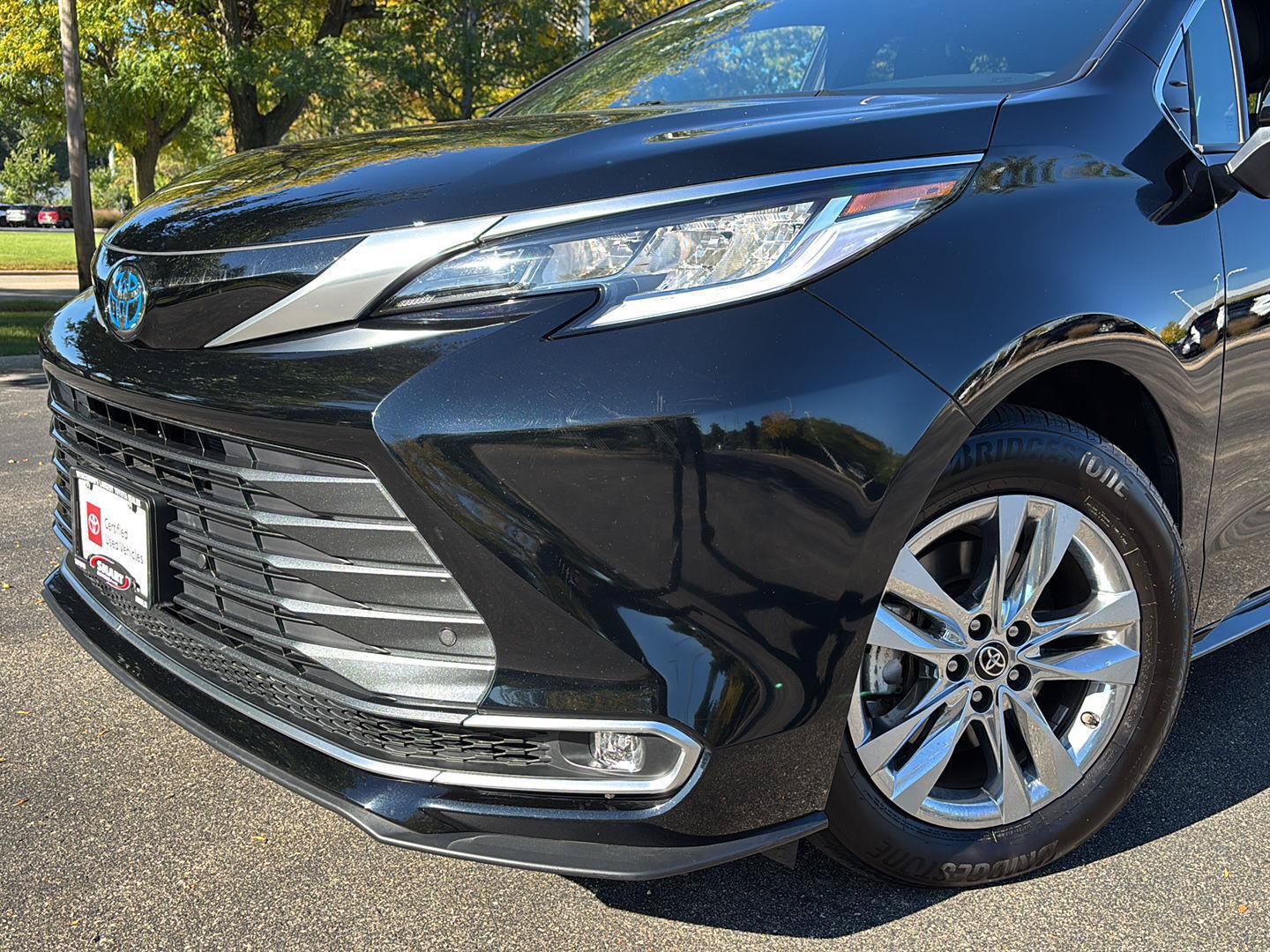 Used 2025 Toyota Sienna Limited AWD/4WD image 5