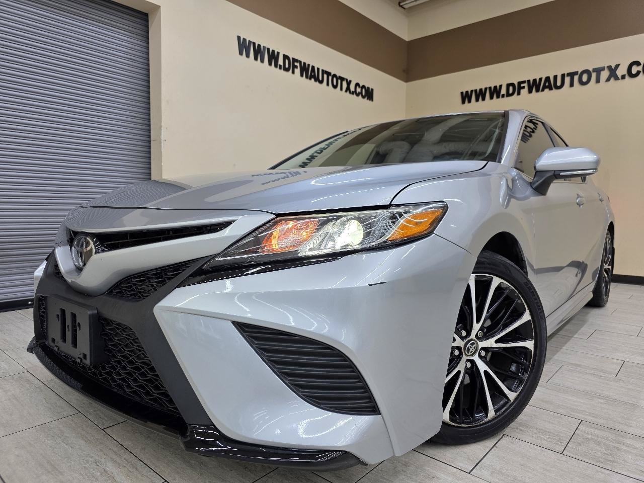 Used 2019 Toyota Camry SE w/ Convenience Package FWD image 1
